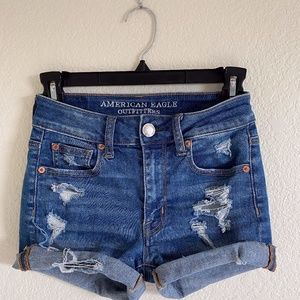 Size 00 Medium Wash American Eagle Hi-Rise Shortie